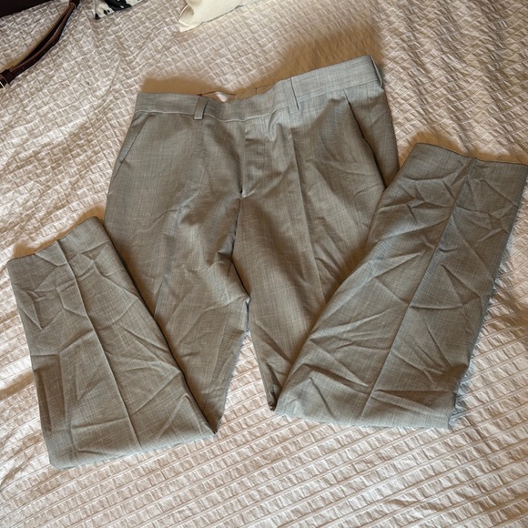 Hugo Boss Light Gray Dress Pants NWT. 34W1625